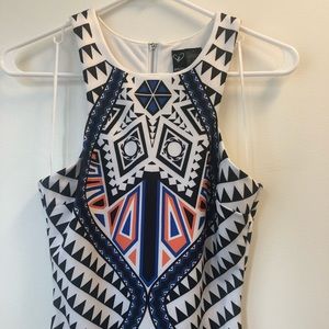 Fitted abstract print dress.